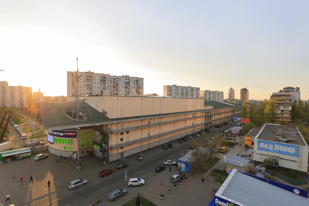Apartment On Obolonskiy Prospect 12 Kiev Buitenkant foto