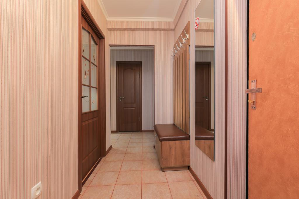 Apartment On Obolonskiy Prospect 12 Kiev Buitenkant foto