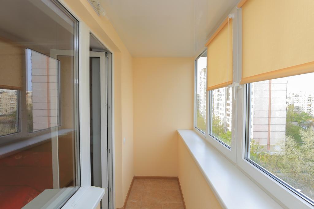 Apartment On Obolonskiy Prospect 12 Kiev Buitenkant foto