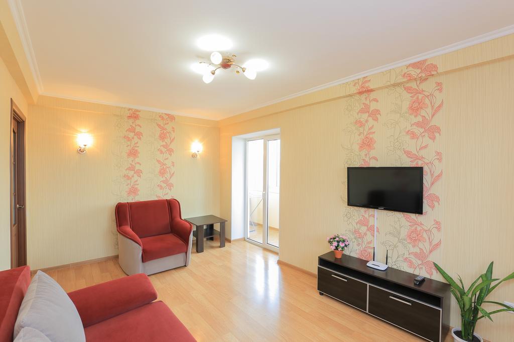 Apartment On Obolonskiy Prospect 12 Kiev Buitenkant foto