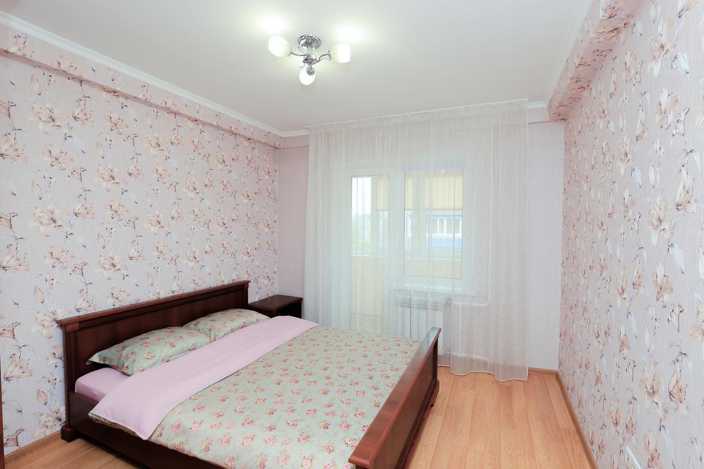 Apartment On Obolonskiy Prospect 12 Kiev Buitenkant foto