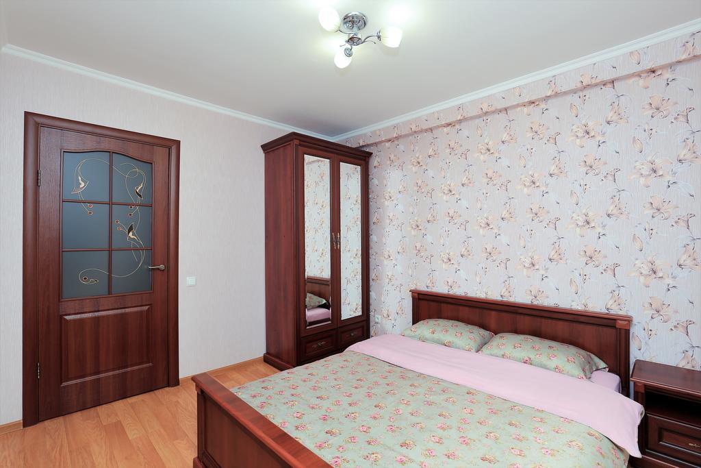 Apartment On Obolonskiy Prospect 12 Kiev Buitenkant foto